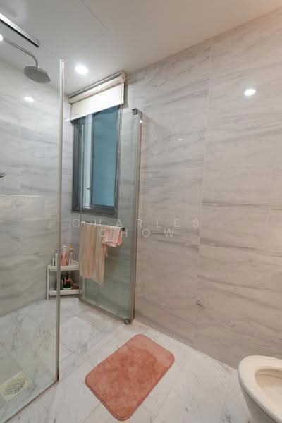 Queens Peak, 3 Dundee Road, Alexandra / Commonwealth, 3 Bedrooms, 861 sqft, Condominium For Sale, by Charles Chow, 500265686 - Bathroom - PropertyGuru.com.sg