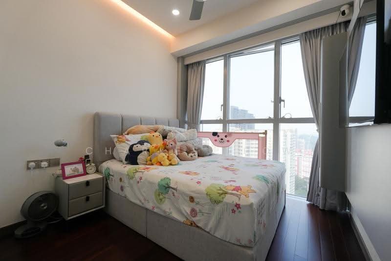 Queens Peak, 3 Dundee Road, Alexandra / Commonwealth, 3 Bedrooms, 861 sqft, Condominium For Sale, by Charles Chow, 500265686 - Bedroom - PropertyGuru.com.sg