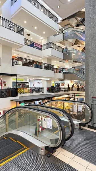 Parklane Shopping Mall, 35 Selegie Road, Beach Road / Bugis / Rochor, 452 sqft, Shop / Shophouse For Sale, by June Ling, 500265704 - Interior - CommercialGuru.com.sg