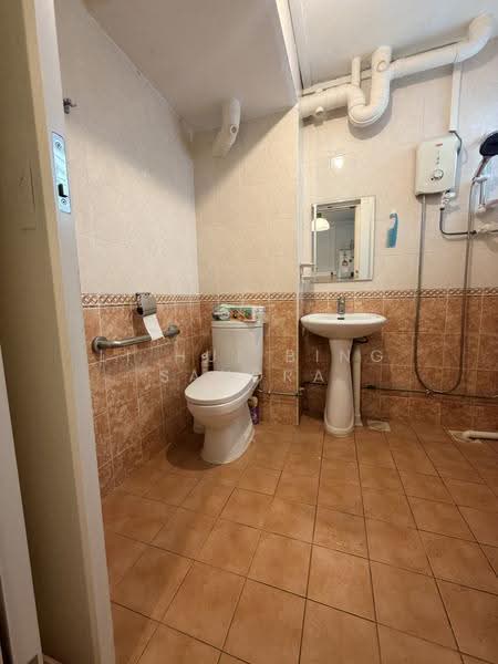 14 Marine Terrace, 14 Marine Terrace, East Coast / Marine Parade, 3 Bedrooms, 1,302 sqft, HDB Flat For Sale, by Li Hui Bing Sandra, 500265706 - Bathroom - PropertyGuru.com.sg