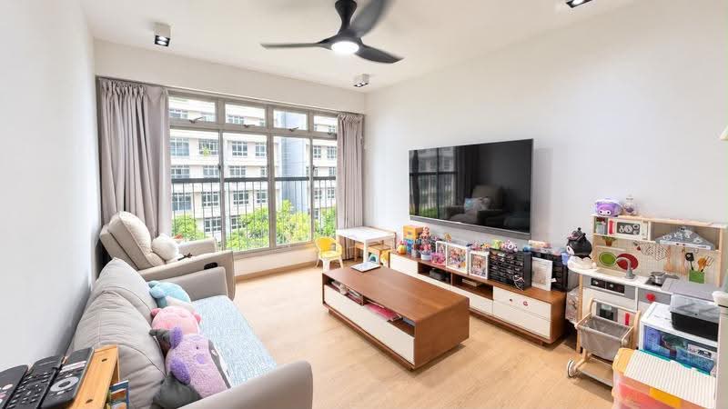 222A Bedok North Drive, 222A Bedok North Drive, Bedok / Upper East Coast, 3 Bedrooms, 990 sqft, HDB Flat For Sale, by Jared Yan, 500265725 - Living Room - PropertyGuru.com.sg