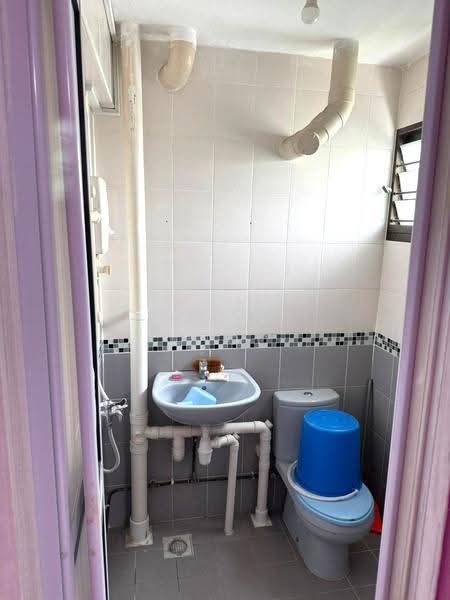 542 Ang Mo Kio Avenue 10, 542 Ang Mo Kio Avenue 10, Ang Mo Kio / Bishan / Thomson, Room Rental, 130 sqft, HDB Flat For Rent, by Steven Choo, 500265731 - Bathroom - PropertyGuru.com.sg