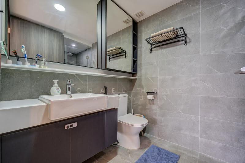Riverfront Residences, 55 Hougang Avenue 7, Hougang / Punggol / Sengkang, 2 Bedrooms, 721 sqft, Condominium For Sale, by Michael Hong GuangYuan, 500265780 - Master Bathroom - PropertyGuru.com.sg