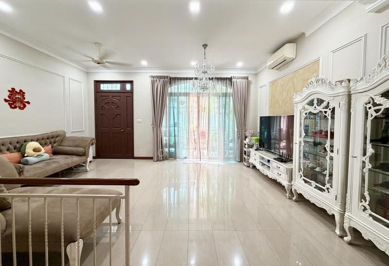 Summer Gardens, Upper Changi Road East, Bedok / Upper East Coast, 5 Bedrooms, 3,024 sqft, Cluster House For Sale, by Bob Wu, 500265808 - Living Room - PropertyGuru.com.sg