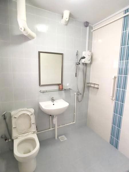 835 Woodlands Street 83, 835 Woodlands Street 83, Admiralty / Woodlands, 4 Bedrooms, 1,582 sqft, HDB Flat For Sale, by Garry Lew, 500265811 - Bathroom - PropertyGuru.com.sg