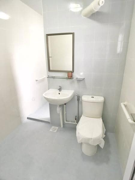 835 Woodlands Street 83, 835 Woodlands Street 83, Admiralty / Woodlands, 4 Bedrooms, 1,582 sqft, HDB Flat For Sale, by Garry Lew, 500265811 - Bathroom - PropertyGuru.com.sg