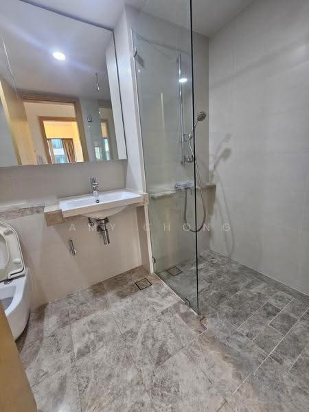 One Shenton, 1 Shenton Way, Boat Quay / Raffles Place / Marina, 2 Bedrooms, 1,130 sqft, Condominium For Sale, by Amy Chong, 500265823 - Bathroom - PropertyGuru.com.sg