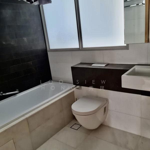 RV Residences, 467 River Valley Road, Tanglin / Holland / Bukit Timah, 3 Bedrooms, 861 sqft, Condominium For Sale, by Loo Siew Hong 秀凤, 500265827 - Master Bathroom - PropertyGuru.com.sg