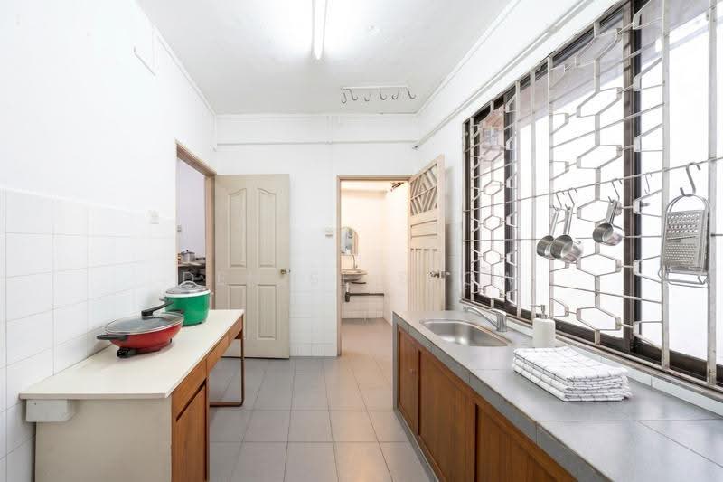 1016 upper Serangoon road, upper serangoon road, Hougang / Punggol / Sengkang, 4 Bedrooms, 1,010 sqft, Walk-up Apartment For Sale, by Denise Seow, 500265837 - Kitchen - PropertyGuru.com.sg