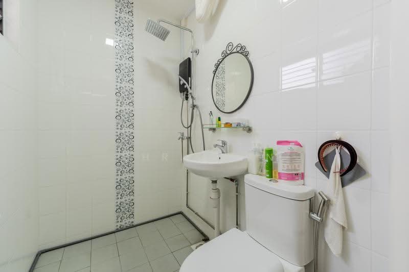 531 Hougang Avenue 6, 531 Hougang Avenue 6, Hougang / Punggol / Sengkang, 3 Bedrooms, 904 sqft, HDB Flat For Sale, by Chris Yan, 500265847 - Bathroom - PropertyGuru.com.sg