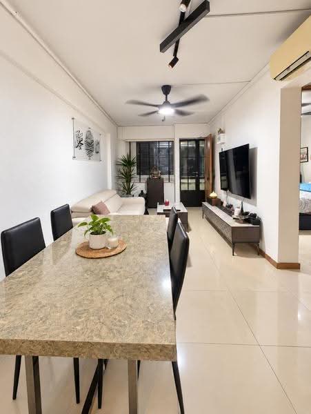 607 Ang Mo Kio Avenue 4, 607 Ang Mo Kio Avenue 4, Ang Mo Kio / Bishan / Thomson, 2 Bedrooms, 732 sqft, HDB Flat For Sale, by Adam K, 500265856 - Living Room - PropertyGuru.com.sg