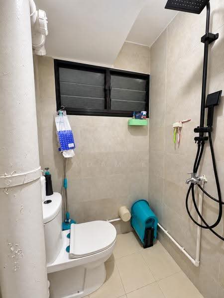 607 Ang Mo Kio Avenue 4, 607 Ang Mo Kio Avenue 4, Ang Mo Kio / Bishan / Thomson, 2 Bedrooms, 732 sqft, HDB Flat For Sale, by Adam K, 500265856 - Bathroom - PropertyGuru.com.sg