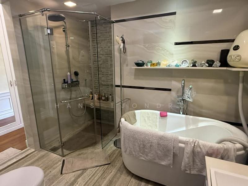 Yong An Park, 327 River Valley Road, Orchard / River Valley, 3 Bedrooms, 3,434 sqft, Condominium For Sale, by Hans Tjondro, 500265858 - Bathroom - PropertyGuru.com.sg