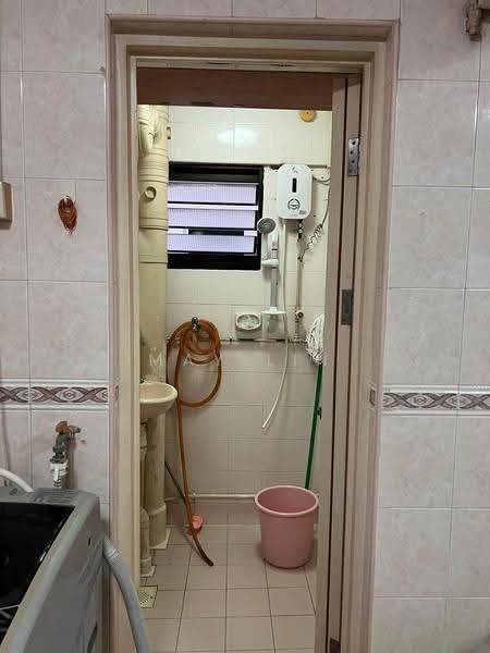 34 Upper Cross Street, 34 Upper Cross Street, Boat Quay / Raffles Place / Marina, 1 Bedroom, 560 sqft, HDB Flat For Rent, by May Lin, 500265865 - Bathroom - PropertyGuru.com.sg