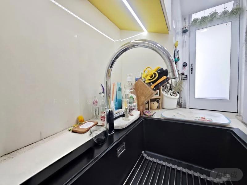 Le Loyang, 43 Jalan Loyang Besar, Changi Airport / Changi Village, 3 Bedrooms, 1,399 sqft, Condominium For Sale, by Fengwen Kong (Feng), 500265871 - Kitchen - PropertyGuru.com.sg