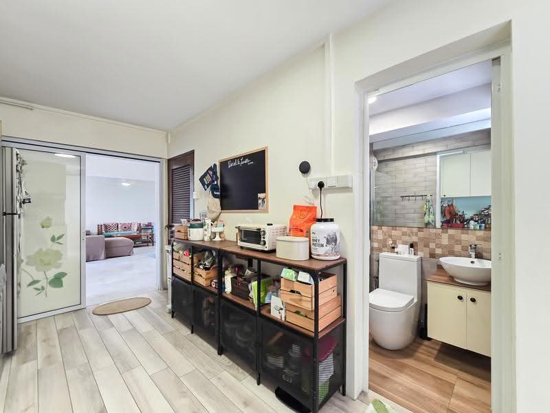 796 Yishun Ring Road, 796 Yishun Ring Road, Sembawang / Yishun, 3 Bedrooms, 1,367 sqft, HDB Flat For Sale, by Chew Lih Yuan, 500265872 - Living Room - PropertyGuru.com.sg