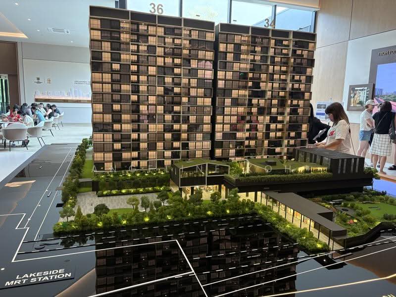 Lucerne Grand, Lakeside Drive, Boon Lay / Jurong / Tuas, 2 Bedrooms, 667 sqft, Condominium For Sale, by Angeline Koh, 500265875 - Exterior - PropertyGuru.com.sg