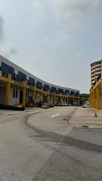 Tradehub 21, 18 Boon Lay Way, Boon Lay / Jurong / Tuas, 3,854 sqft, Light Industrial (B1) For Sale, by Marcus Toh, 500265886 - Exterior - CommercialGuru.com.sg