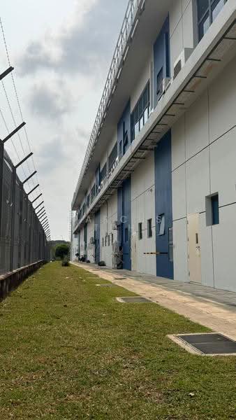 Tradehub 21, 18 Boon Lay Way, Boon Lay / Jurong / Tuas, 3,854 sqft, Light Industrial (B1) For Sale, by Marcus Toh, 500265886 - Exterior - CommercialGuru.com.sg