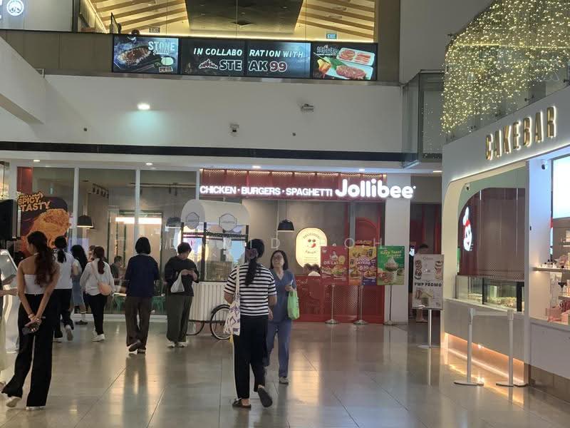 Square 2, 10 Sinaran Drive, Newton / Novena, 849 sqft, Food & Beverage For Rent, by David Poh, 500265905 - Exterior - CommercialGuru.com.sg