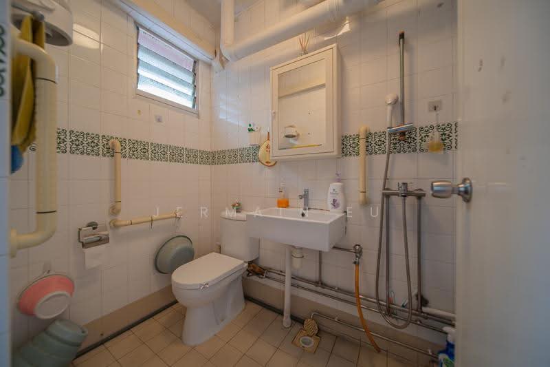 440 Choa Chu Kang Avenue 4, 440 Choa Chu Kang Avenue 4, Dairy Farm / Bukit Panjang / Choa Chu Kang, 3 Bedrooms, 1,119 sqft, HDB Flat For Sale, by Jermain Eu, 500265917 - Bathroom - PropertyGuru.com.sg