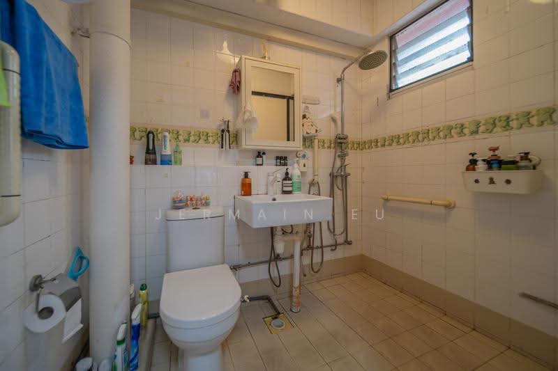 440 Choa Chu Kang Avenue 4, 440 Choa Chu Kang Avenue 4, Dairy Farm / Bukit Panjang / Choa Chu Kang, 3 Bedrooms, 1,119 sqft, HDB Flat For Sale, by Jermain Eu, 500265917 - Bathroom - PropertyGuru.com.sg