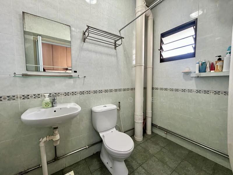 131B Kim Tian Road, 131B Kim Tian Road, Alexandra / Commonwealth, 3 Bedrooms, 1,184 sqft, HDB Flat For Sale, by Jessie Quek, 500265920 - Bathroom - PropertyGuru.com.sg