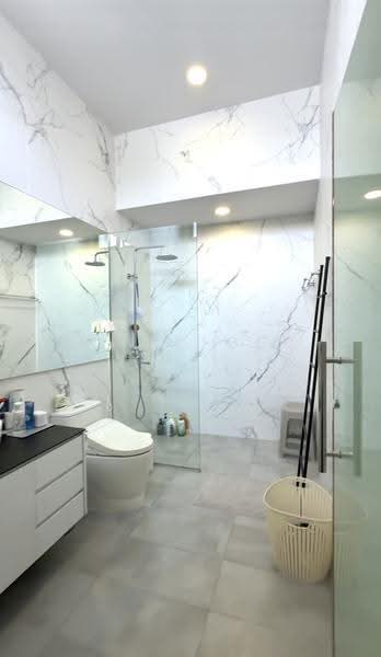 OPEN HOUSE SUNDAY 2-4pm, Tai Keng Gardens, Hougang / Punggol / Sengkang, 4 Bedrooms, 3,000 sqft, Terraced House For Sale, by Gwendolyn Xu ( 徐瀞 ), 500265933 - Bathroom - PropertyGuru.com.sg