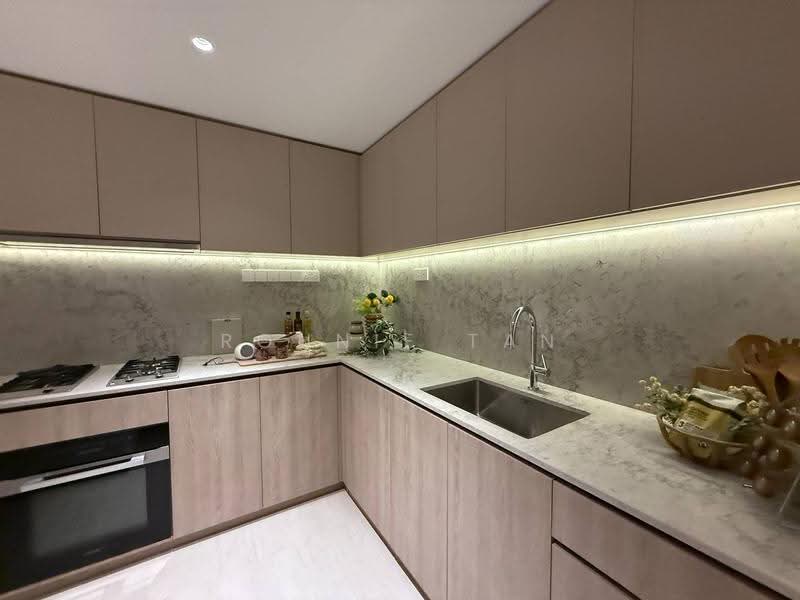 4-Bedder Plus Flexi Room in Queenstown, Under $3.8M, Buona Vista / West Coast / Clementi New Town, 4 Bedrooms, 1,421 sqft, Condominium For Sale, by Ronnie Tan, 500265983 - Kitchen - PropertyGuru.com.sg