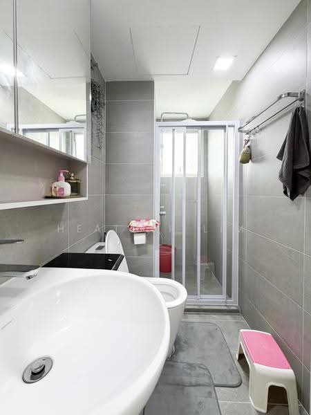 Lilydale, 560 Yishun Ave 6, Sembawang / Yishun, 3 Bedrooms, 1,195 sqft, Condominium For Rent, by HEATHER LIM, 500266015 - Bathroom - PropertyGuru.com.sg