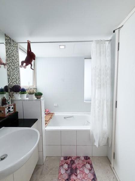 Lilydale, 560 Yishun Ave 6, Sembawang / Yishun, 3 Bedrooms, 1,195 sqft, Condominium For Rent, by HEATHER LIM, 500266015 - Bathroom - PropertyGuru.com.sg