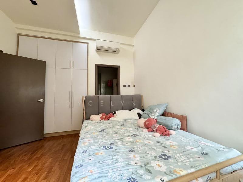 Seletar Springs Condominium, 106 Gerald Drive, Seletar / Yio Chu Kang, 2 Bedrooms, 1,238 sqft, Condominium For Sale, by Joycelyn Poh, 500266016 - Bedroom - PropertyGuru.com.sg