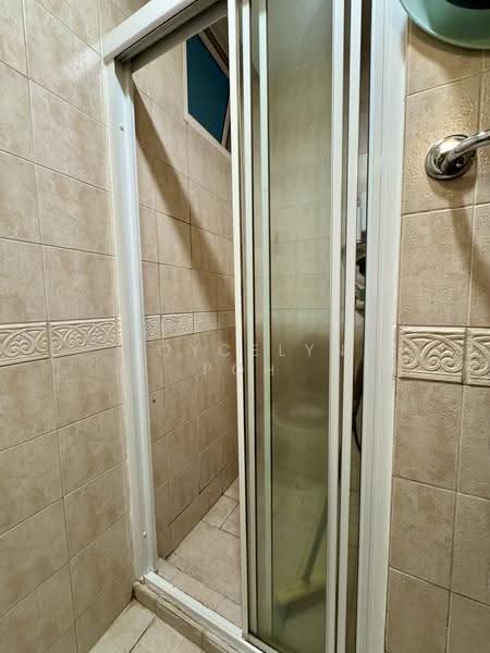 Seletar Springs Condominium, 106 Gerald Drive, Seletar / Yio Chu Kang, 2 Bedrooms, 1,238 sqft, Condominium For Sale, by Joycelyn Poh, 500266016 - Bathroom - PropertyGuru.com.sg