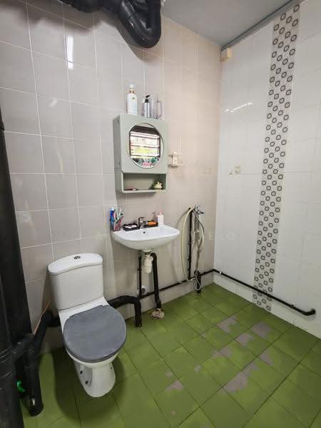 286 Yishun Avenue 6, 286 Yishun Avenue 6, Sembawang / Yishun, 2 Bedrooms, 797 sqft, HDB Flat For Sale, by James Yeo, 500266028 - Bathroom - PropertyGuru.com.sg