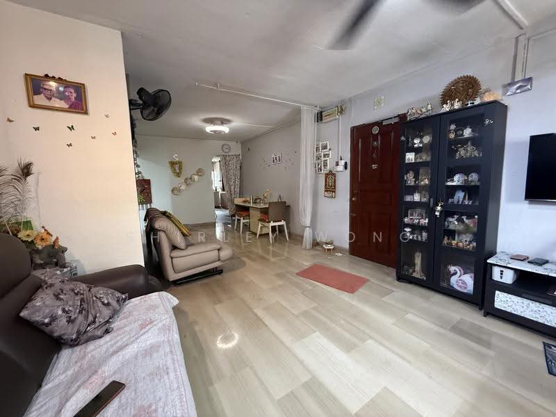 546 Jurong West Street 42, 546 Jurong West Street 42, Boon Lay / Jurong / Tuas, 3 Bedrooms, 1,119 sqft, HDB Flat For Sale, by Shirley Wong, 500266034 - Living Room - PropertyGuru.com.sg