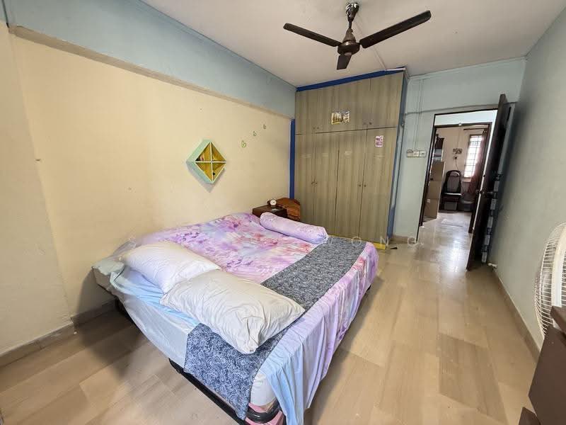 546 Jurong West Street 42, 546 Jurong West Street 42, Boon Lay / Jurong / Tuas, 3 Bedrooms, 1,119 sqft, HDB Flat For Sale, by Shirley Wong, 500266034 - Bedroom - PropertyGuru.com.sg