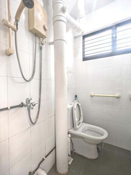301 Serangoon Avenue 2, 301 Serangoon Avenue 2, Hougang / Punggol / Sengkang, Room Rental, 100 sqft, HDB Flat For Rent, by Kenny Kan, 500266045 - Bathroom - PropertyGuru.com.sg