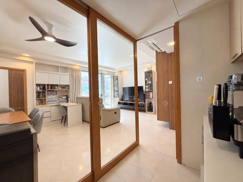 8 @ Mount Sophia, 10 Mount Sophia, Orchard / River Valley, 1 Bedroom, 861 sqft, Condominium For Sale, by Tricia Ong, 500266047 - Living Room - PropertyGuru.com.sg