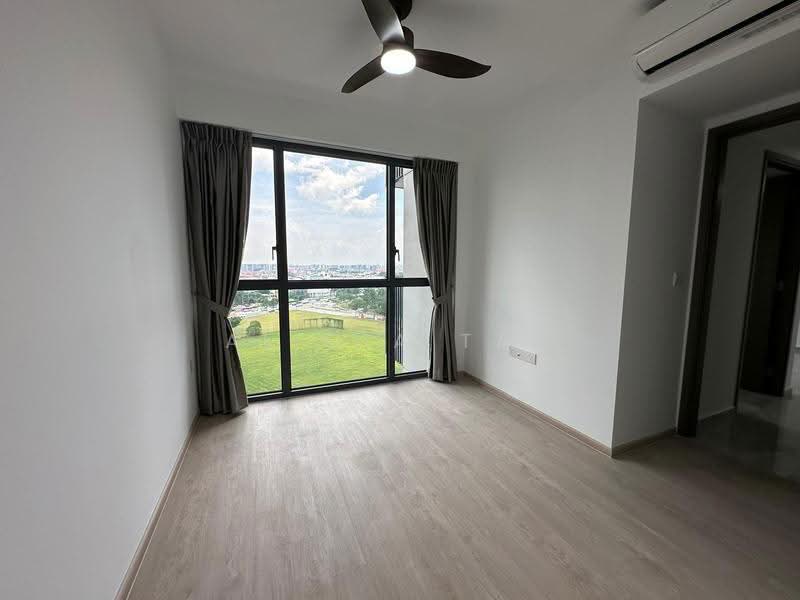 Affinity At Serangoon, Hougang / Punggol / Sengkang, 2 Bedrooms, 732 sqft, Condominium For Sale, by Alicia Tan, 500266054 - Bedroom - PropertyGuru.com.sg