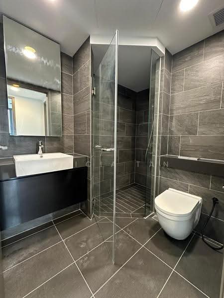 Affinity At Serangoon, Hougang / Punggol / Sengkang, 2 Bedrooms, 732 sqft, Condominium For Sale, by Alicia Tan, 500266054 - Bathroom - PropertyGuru.com.sg