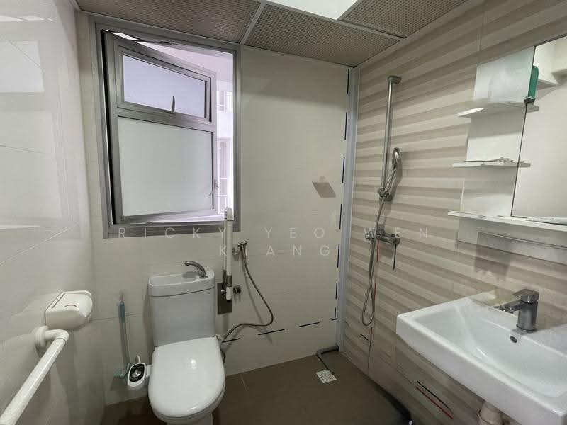 993B Buangkok Link, 993B Buangkok Link, Hougang / Punggol / Sengkang, 1 Bedroom, 409 sqft, HDB Flat For Sale, by Ricky Yeo Wen Kiang, 500266060 - Bathroom - PropertyGuru.com.sg