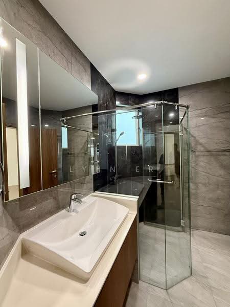 Honolulu Tower, 341 Bukit Timah Road, Tanglin / Holland / Bukit Timah, 4 Bedrooms, 5,823 sqft, Apartment For Sale, by Lynn Er, 500266069 - Bathroom - PropertyGuru.com.sg