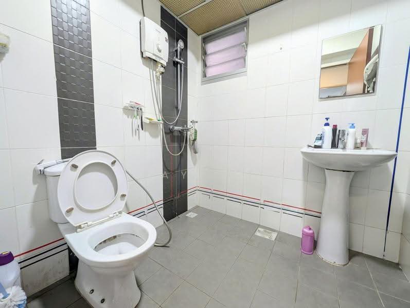 815C Choa Chu Kang Avenue 7, 815C Choa Chu Kang Avenue 7, Dairy Farm / Bukit Panjang / Choa Chu Kang, 3 Bedrooms, 1,001 sqft, HDB Flat For Sale, by Ray Lee, 500266071 - Bathroom - PropertyGuru.com.sg
