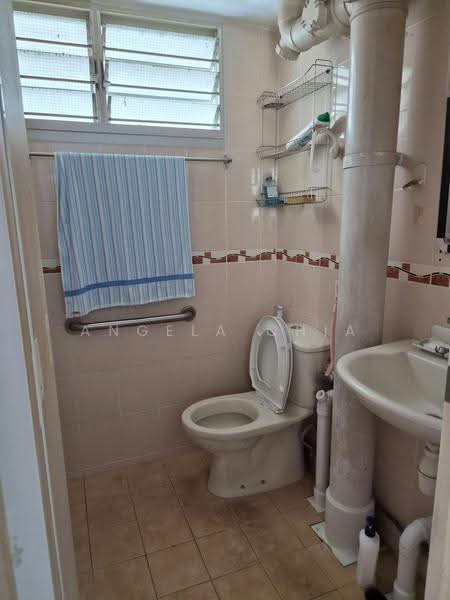 418 Ang Mo Kio Avenue 10, 418 Ang Mo Kio Avenue 10, Ang Mo Kio / Bishan / Thomson, Room Rental, 118 sqft, HDB Flat For Rent, by Angela Chia, 500266074 - Bathroom - PropertyGuru.com.sg