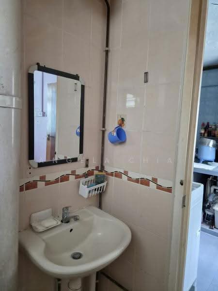 418 Ang Mo Kio Avenue 10, 418 Ang Mo Kio Avenue 10, Ang Mo Kio / Bishan / Thomson, Room Rental, 118 sqft, HDB Flat For Rent, by Angela Chia, 500266074 - Bathroom - PropertyGuru.com.sg