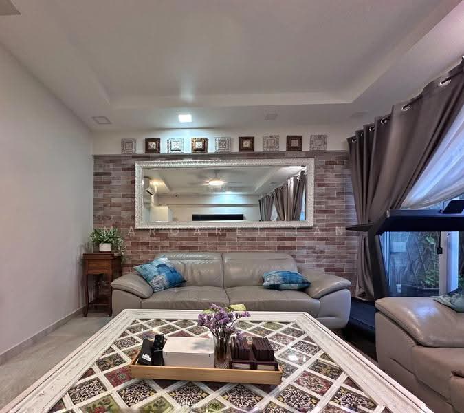 533 Hougang Avenue 6, 533 Hougang Avenue 6, Hougang / Punggol / Sengkang, 4 Bedrooms, 1,561 sqft, HDB Flat For Sale, by Margaret Tan, 500266081 - Living Room - PropertyGuru.com.sg