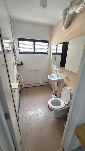 212 Tampines Street 23, 212 Tampines Street 23, Pasir Ris / Tampines, Room Rental, 150 sqft, HDB Flat For Rent, by Vernie Lee, 500266083 - Bathroom - PropertyGuru.com.sg