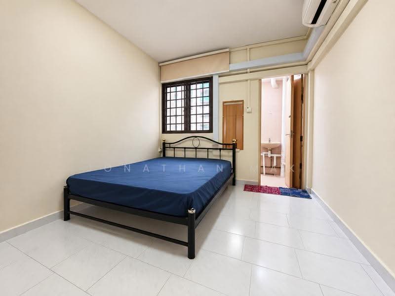 134 Bedok North Street 2, 134 Bedok North Street 2, Bedok / Upper East Coast, 2 Bedrooms, 721 sqft, HDB Flat For Sale, by Jonathan Mak, 500266091 - Master Bedroom - PropertyGuru.com.sg