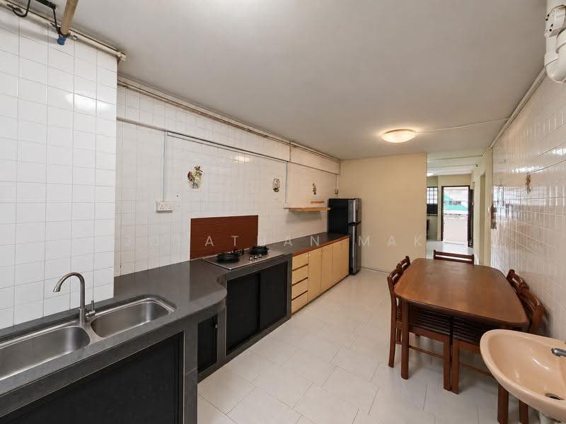134 Bedok North Street 2, 134 Bedok North Street 2, Bedok / Upper East Coast, 2 Bedrooms, 721 sqft, HDB Flat For Sale, by Jonathan Mak, 500266091 - Kitchen - PropertyGuru.com.sg