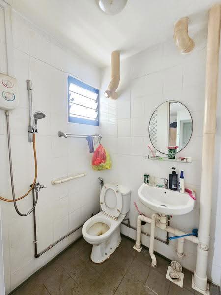 155 Ang Mo Kio Avenue 4, 155 Ang Mo Kio Avenue 4, Ang Mo Kio / Bishan / Thomson, 2 Bedrooms, 732 sqft, HDB Flat For Sale, by Gina Lee, 500266096 - Bathroom - PropertyGuru.com.sg